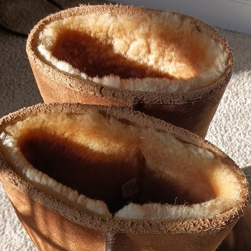 L.L. Bean Women's Tan Shearling Winter Boots - Picture 10 of 13